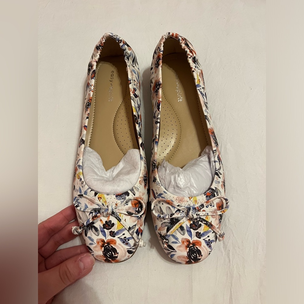 Easy Spirit Flower Flats